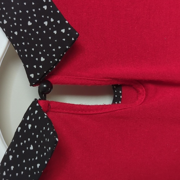 Cute red t-shirt with printed collar - Picture 3 of 5